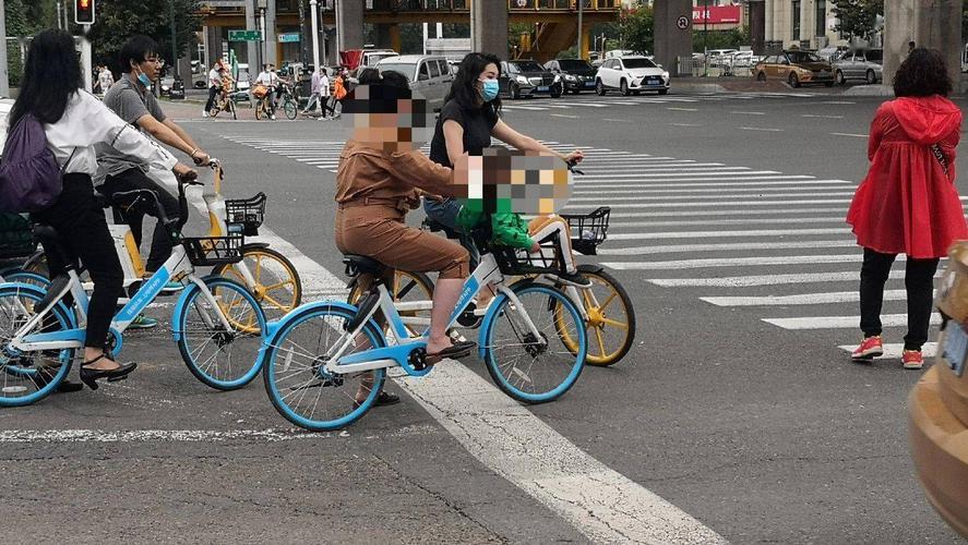 2025新澳门开奖记录和坐共享单车车篮摔死与共享单车摔倒