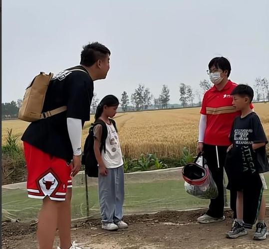 2025年澳门9点35分07和养3弟妹女生遭堵门与女孩不堪养活三弟妹压力轻生续